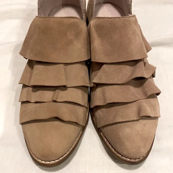 Beige Suede Ruffled Shoes - Picture 2 of 7